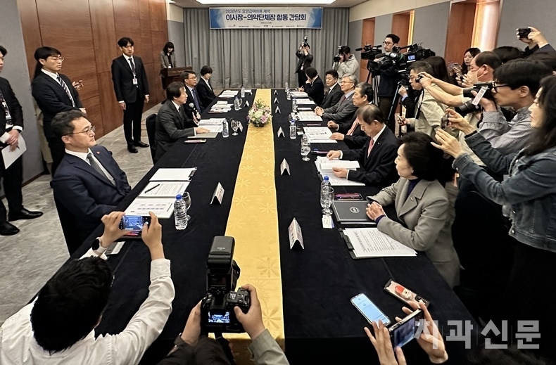 지난 5월 9일 열린 간담회 모습.