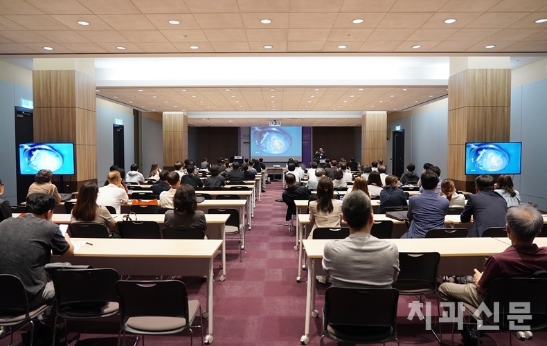 학술강연장은 입추의 여지없이 만석을 기록한 곳이 많았다.