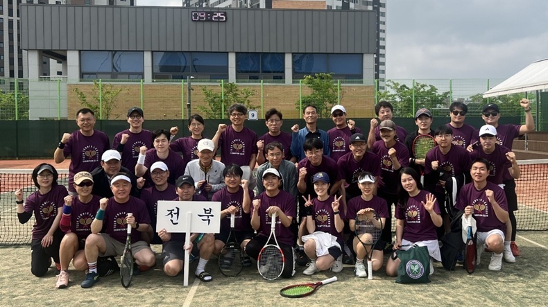 대회를 주관한 전북치대총동창회 회원들(사진제공_전북치대총동창회).