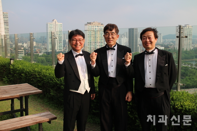 (좌측부터) 이태웅 전임회장, 정현구 신임회장, 임상수 前회장