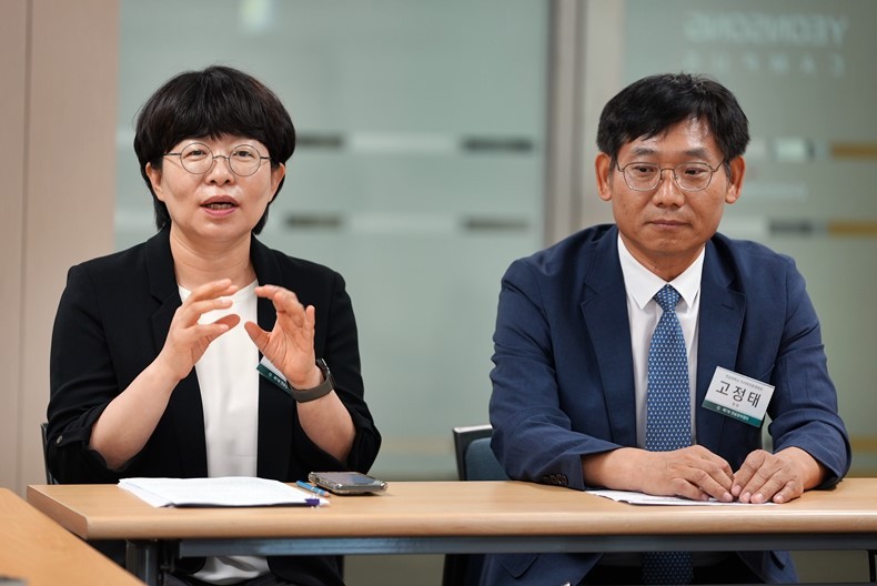 왼쪽부터 전남대치전원 류정희 부원장, 고정태 원장(사진제공_신흥)