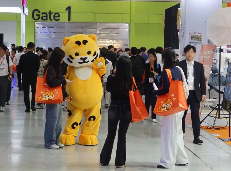 사진은 지난해 GAMEX 2024 전시회 모습(사진제공_오스템임플란트).