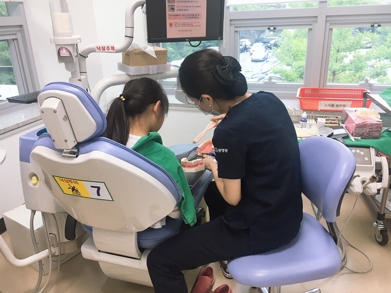 수원병원 치과주치의사업 진료사진(사진제공_경기도청)