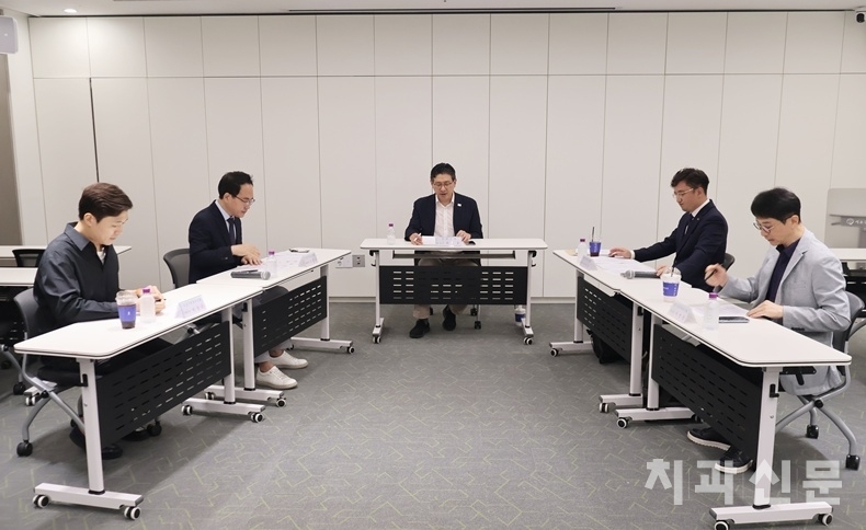 지난 9월 26일 좌담회 모습(왼쪽부터 박상은, 장영운, 최성호, 박찬경, 이선장)